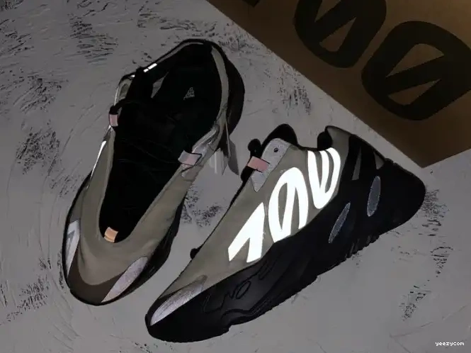 700 Yeezy FY3729 Bone Boost Adidas MNVN 0512